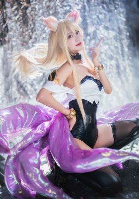 俏女性花开